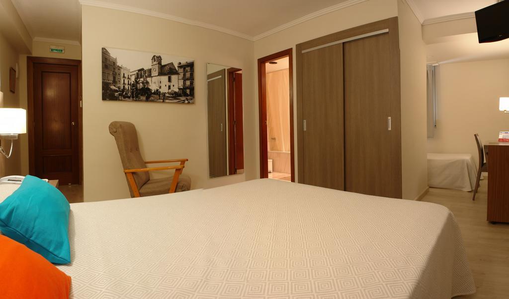 Hotel Avenida Plaza Alzira Oda fotoğraf